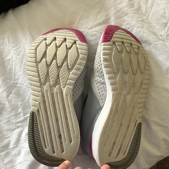 New Balance Shoes - Picture 3 of 4